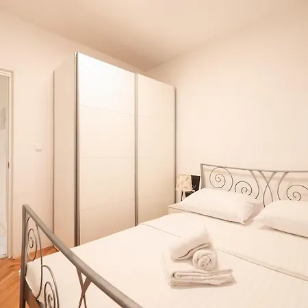 Two Bedroom Petra - Ae1600 *